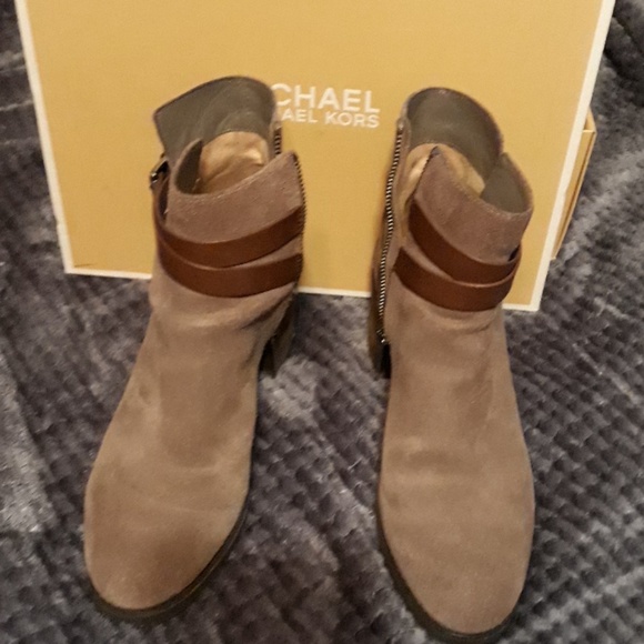 Grey  suede boots Only used once, still in the box - Picture 2 of 6